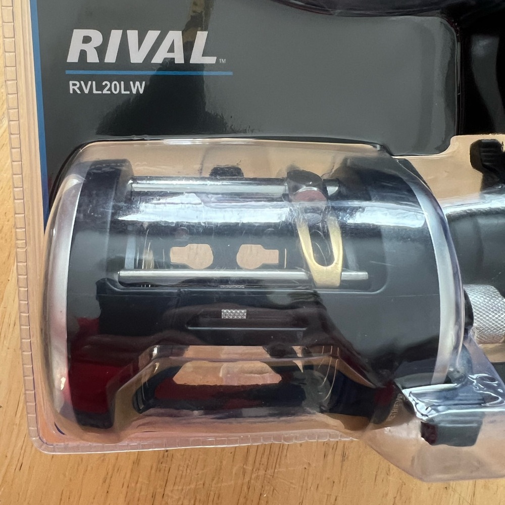 Penn Rival RVL20LW Saltwater Fishing Reel 5.1:1 Gear Ratio - Picture 3 of 16
